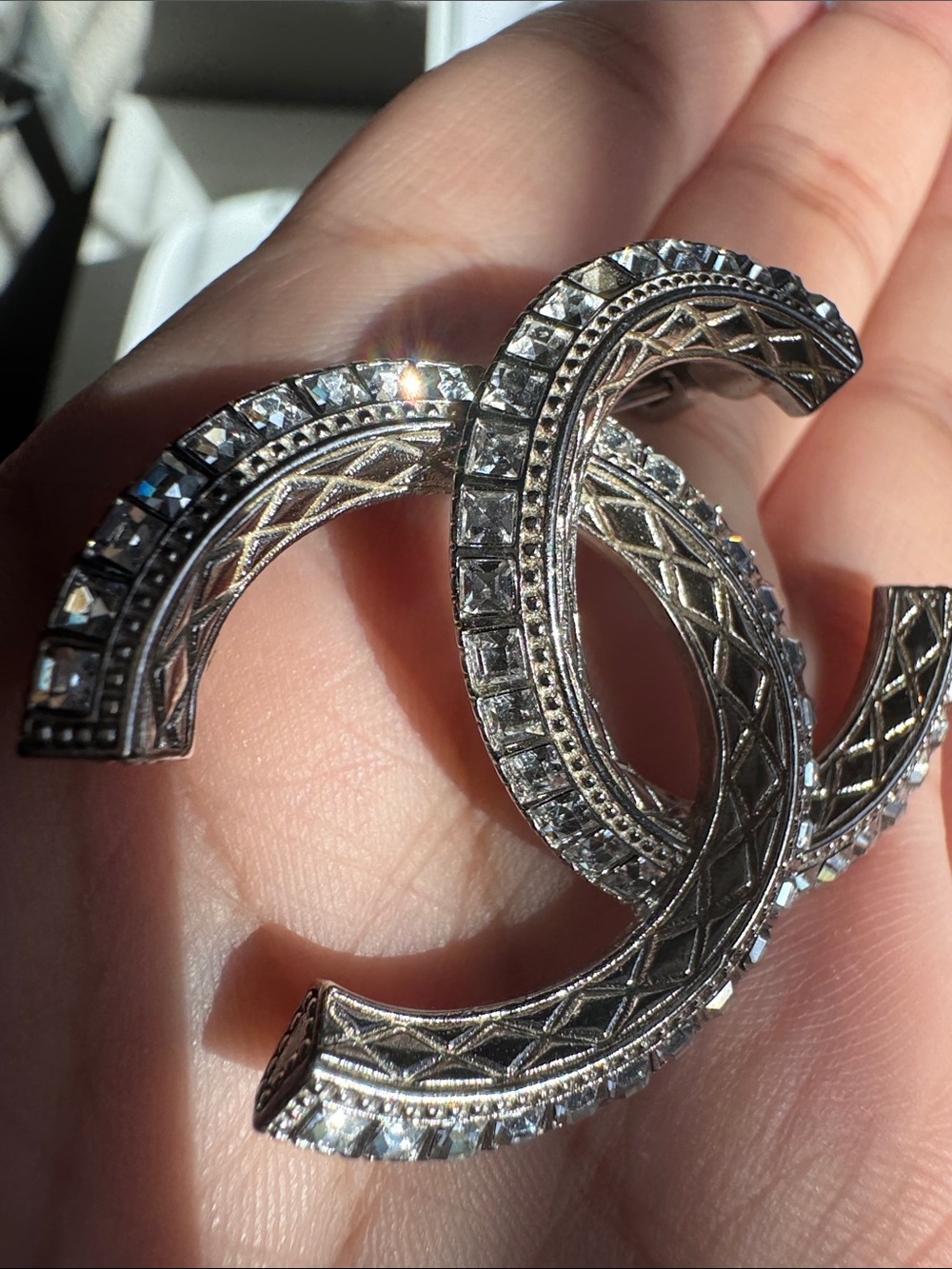 Chanel brooch - Picture 2 of 12